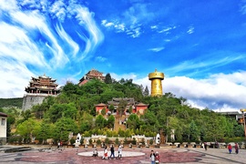 image of Dukezong Ancient Town - Moonlight Square in Shangri-La County